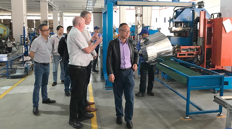 三年疫情后首訪！英國(guó)客戶Buyitdirec蒞臨金環(huán)電器視察