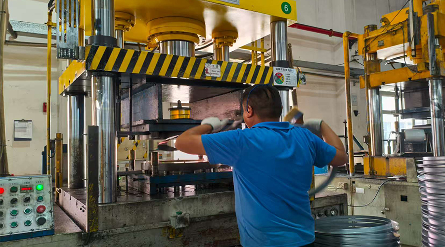 金環(huán)電器的滾筒干衣機如何適應游艇、輪船等特殊海洋環(huán)境，確保高安全性和穩(wěn)定性？