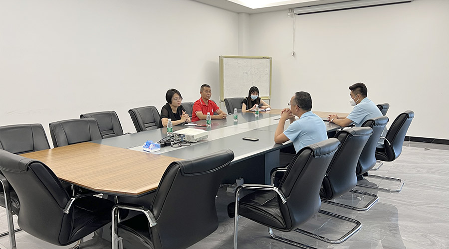 排憂難 提信心！鶴城鎮(zhèn)書記蒞臨金環(huán)電器開展暖企活動(dòng)