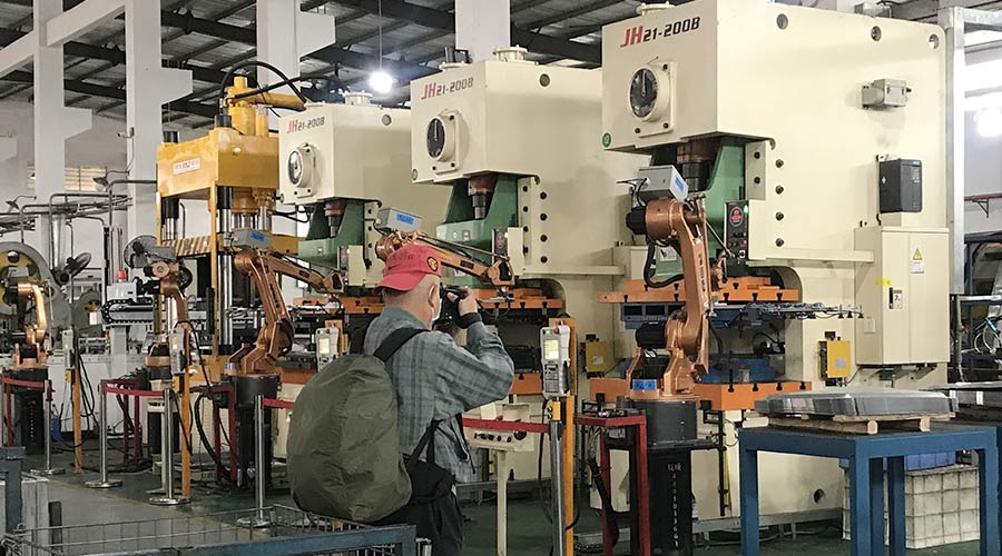 江門市攝影協(xié)會蒞臨金環(huán)電器拍攝交流  用鏡頭見證實(shí)力！