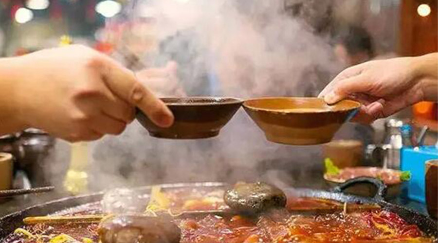 冬天火鍋團(tuán)建引來(lái)一身火鍋味  衣物烘干機(jī)化解職場(chǎng)尷尬！