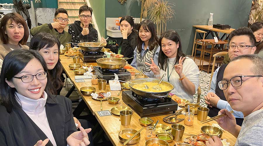 寒冬暖心！金環(huán)電器銷(xiāo)售部組織火鍋團(tuán)建沖刺2022